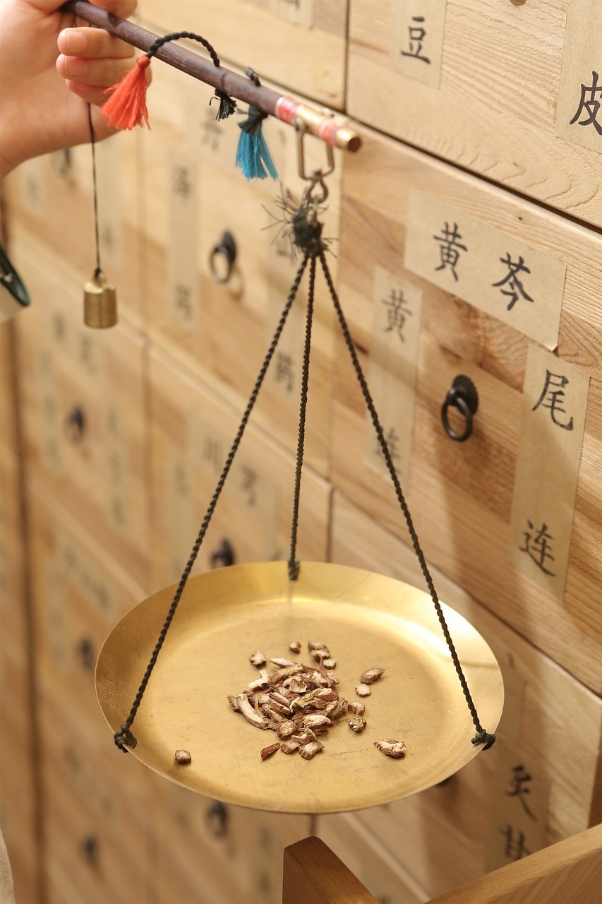 中医养生之道，吉祥卧的正确姿势与健康益处